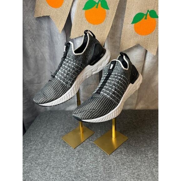 Size 9 - Nike React Phantom Run Flyknit 2 Black Smoke Grey CJ0277-003 main image 5